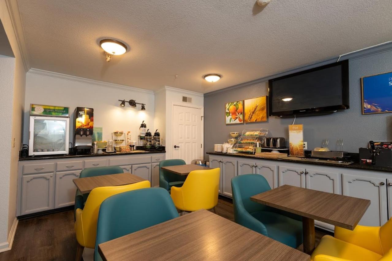 Quality Inn & Suites Tulare Ngoại thất bức ảnh