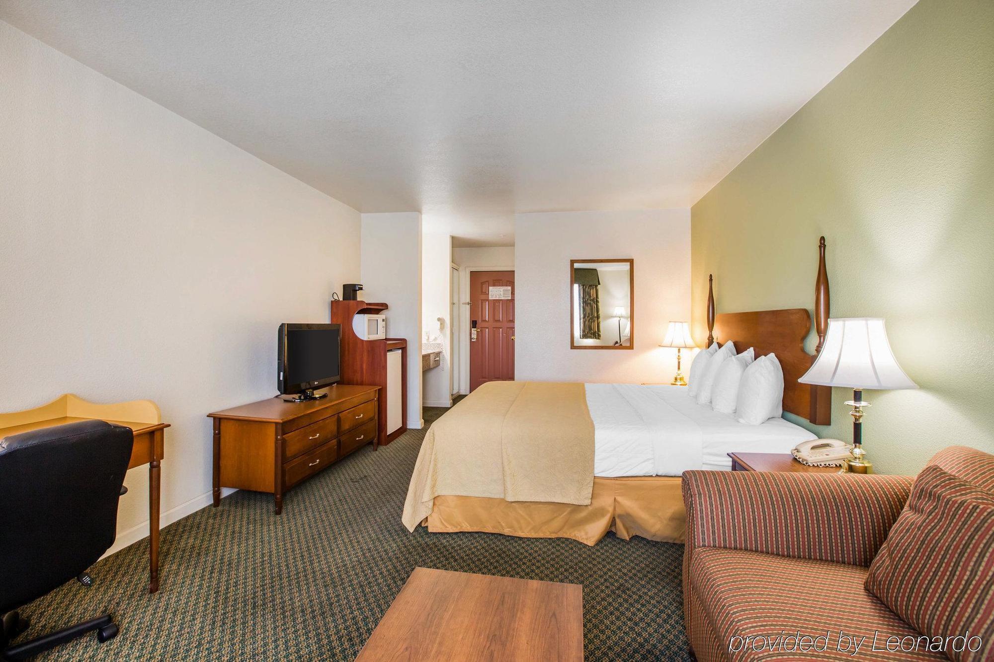 Quality Inn & Suites Tulare Ngoại thất bức ảnh