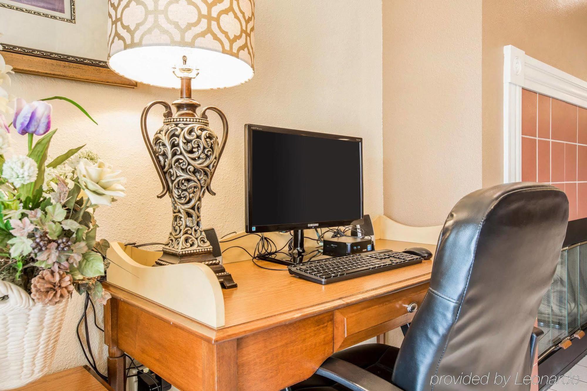 Quality Inn & Suites Tulare Ngoại thất bức ảnh